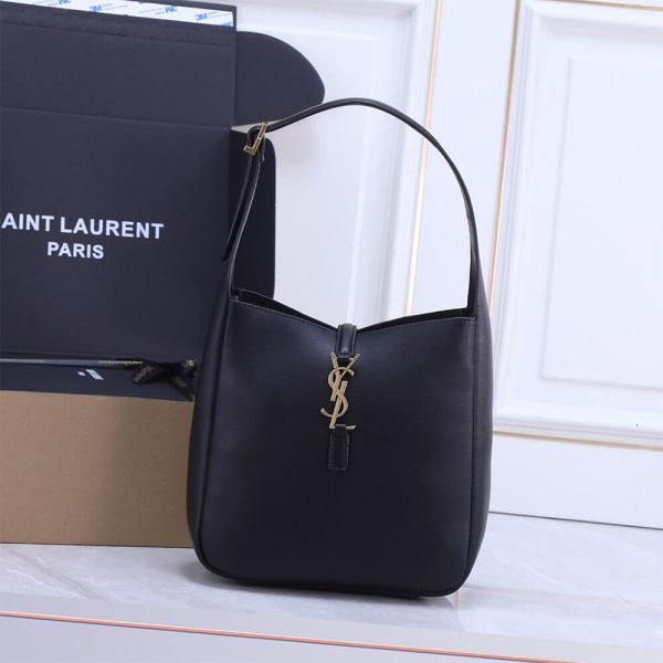 small le 5 7 S*pple in smooth leather