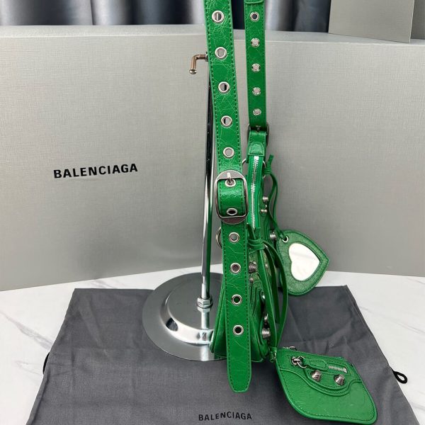 Ba*len*cia*ga womens le cagole xs shoulder bag