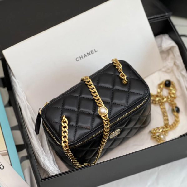 Ch*el vanity with chain