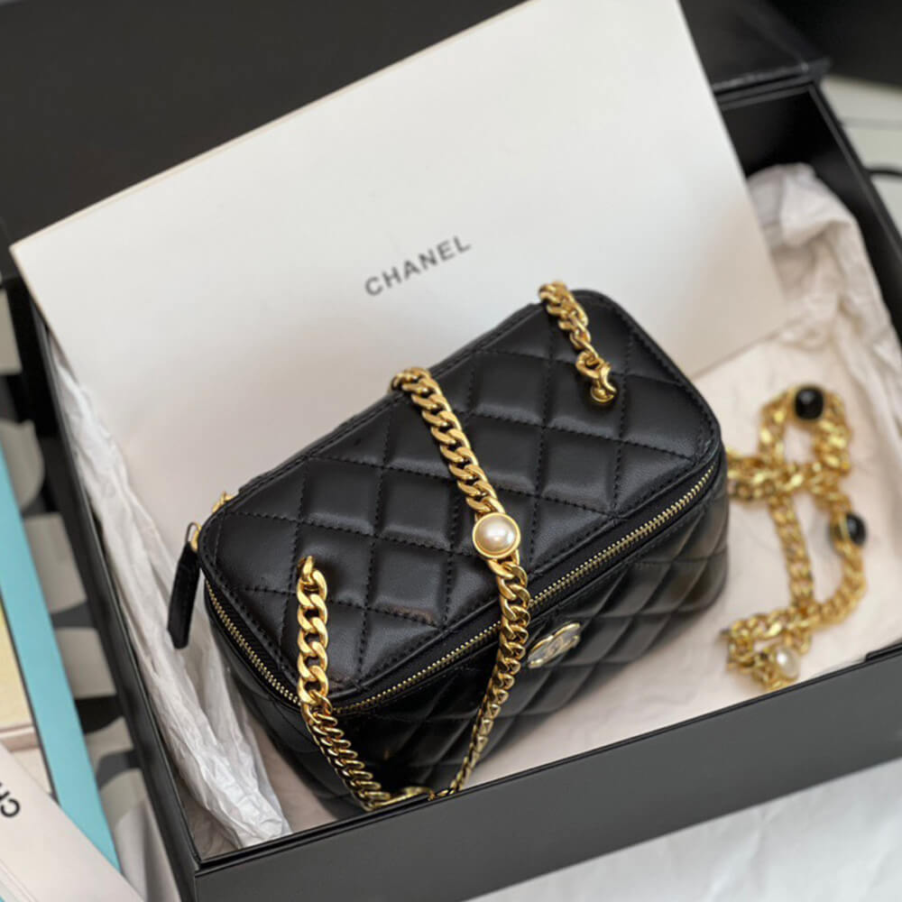 Ch*el vanity with chain