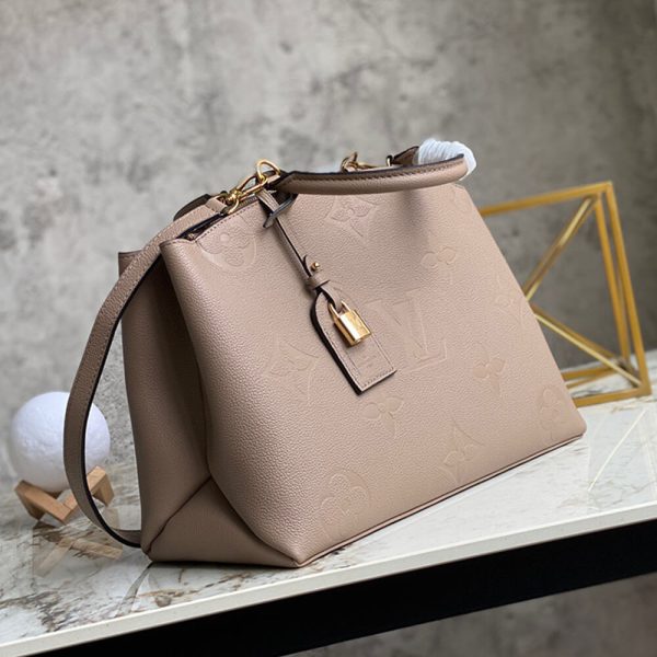 l**is V*t*n grand palais