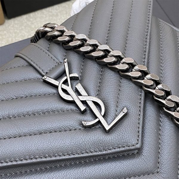 COLLEGE MEDIUM CHAIN BAG IN QUILTED LEATHER