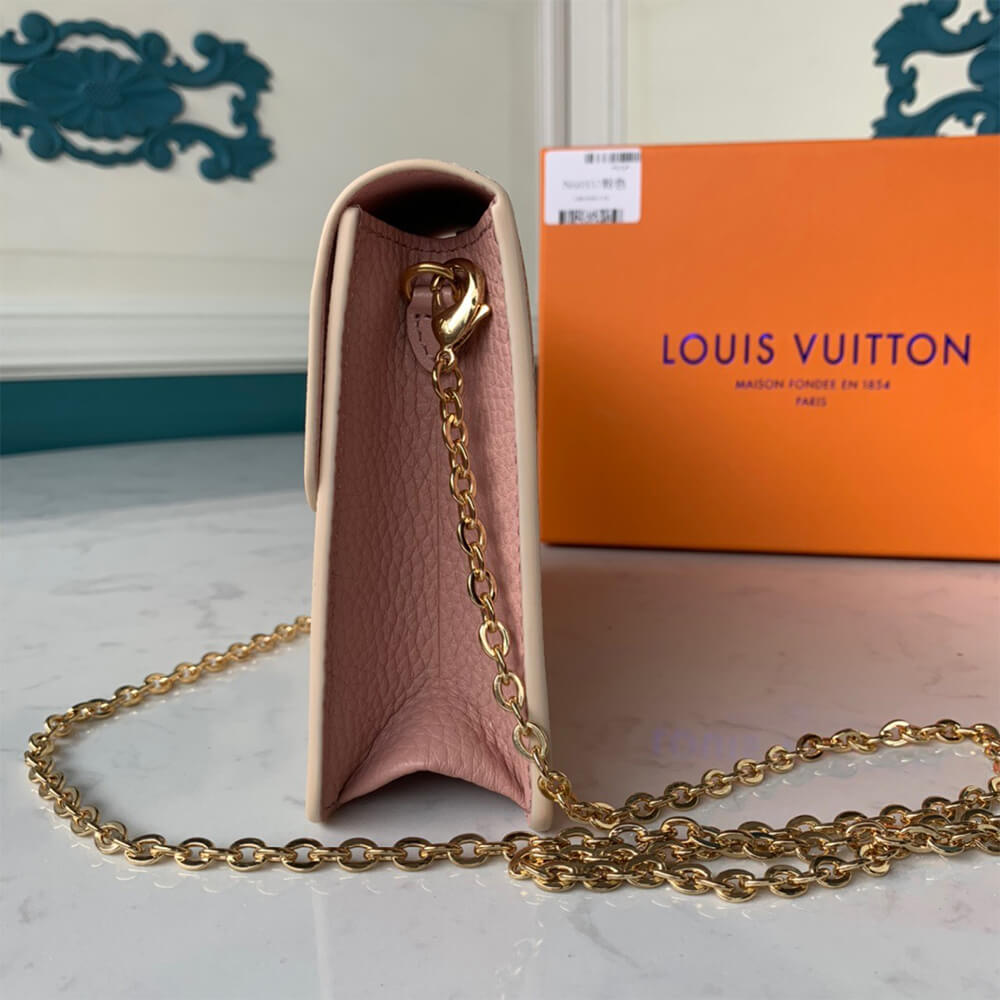 l**is V*t*n croisette chain wallet