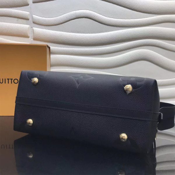 LV CARRYALL PM C EXCLUSIVELY ONLINE