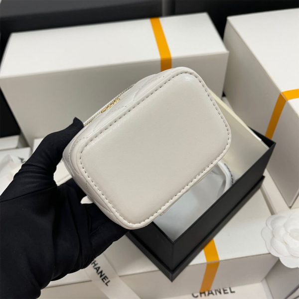 Ch*el small vanity with chain