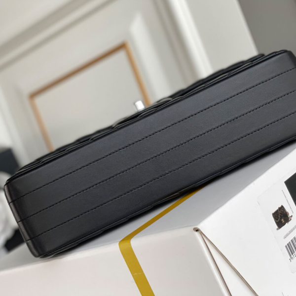 Ch*el classic chevron medium flap