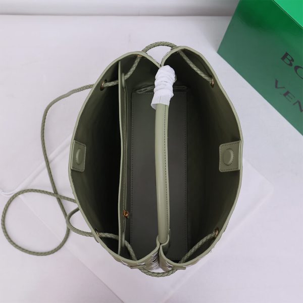 bo*te*ga Ve*ne*ta medium andiamo