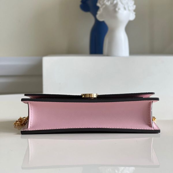 l**is V*t*n flore chain wallet