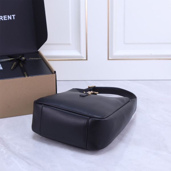 small le 5 7 S*pple in smooth leather