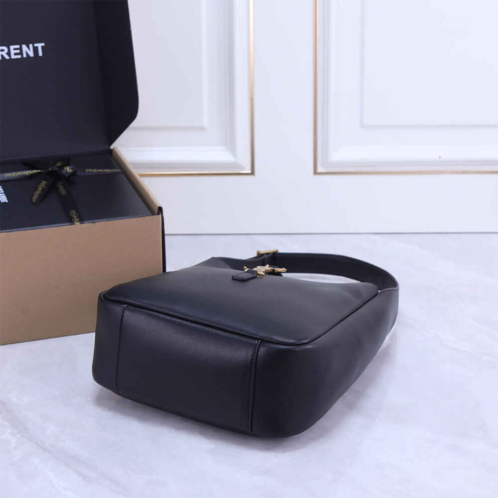 small le 5 7 S*pple in smooth leather