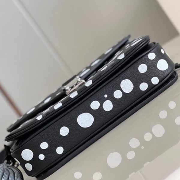 LV x YK Pochette Metis