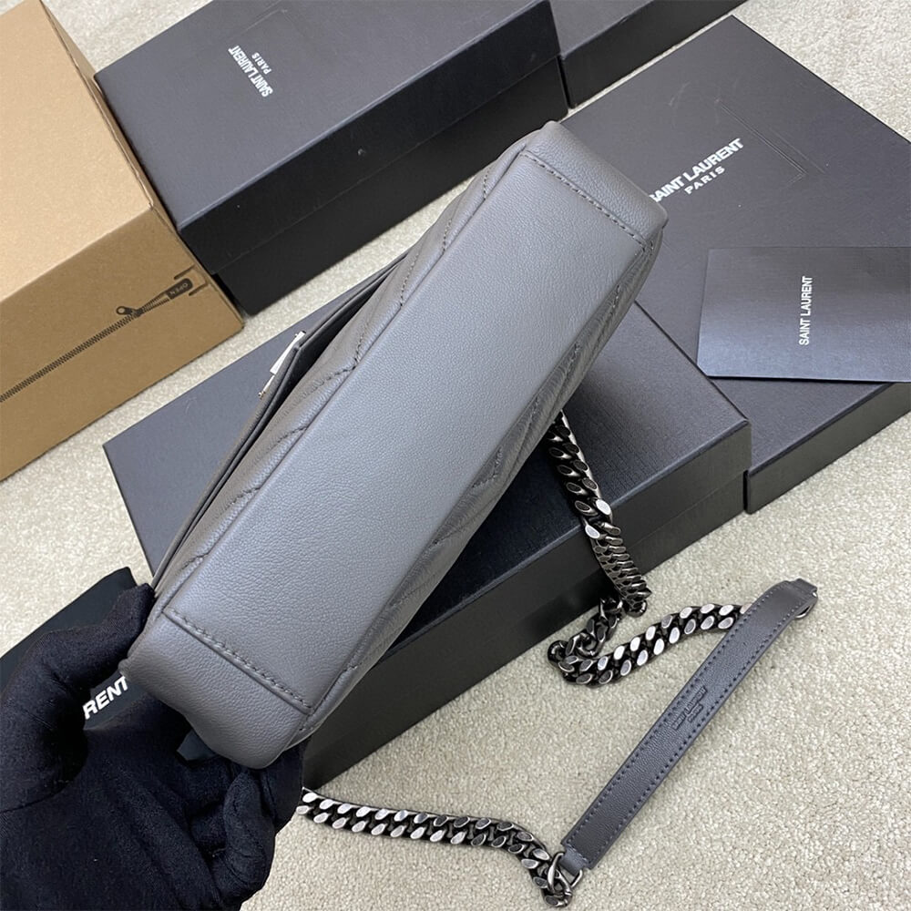 COLLEGE MEDIUM CHAIN BAG IN QUILTED LEATHER