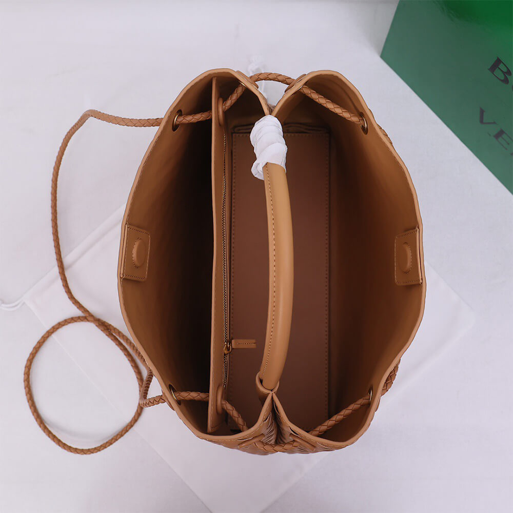 bo*te*ga Ve*ne*ta medium andiamo