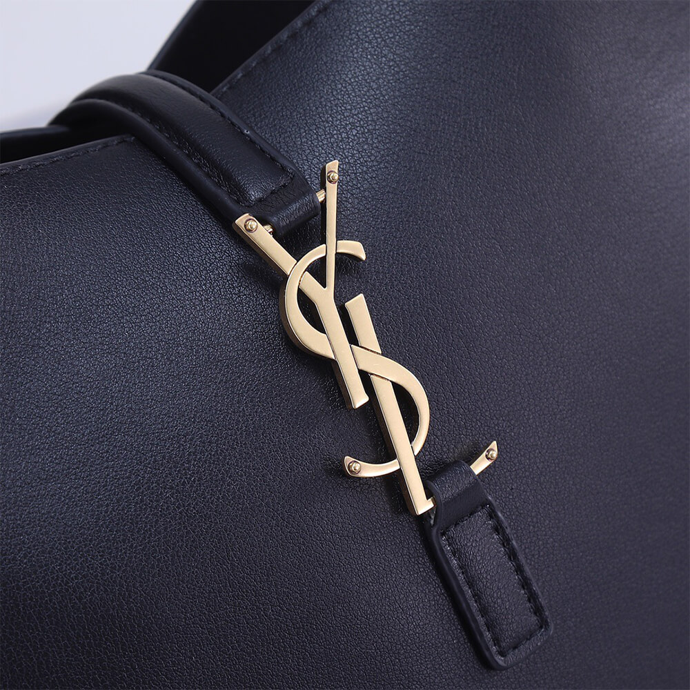 small le 5 7 S*pple in smooth leather