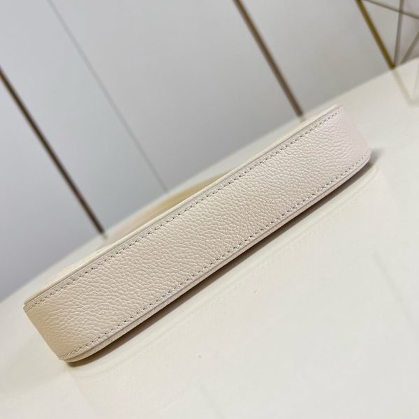 LV Easy Pouch On Strap