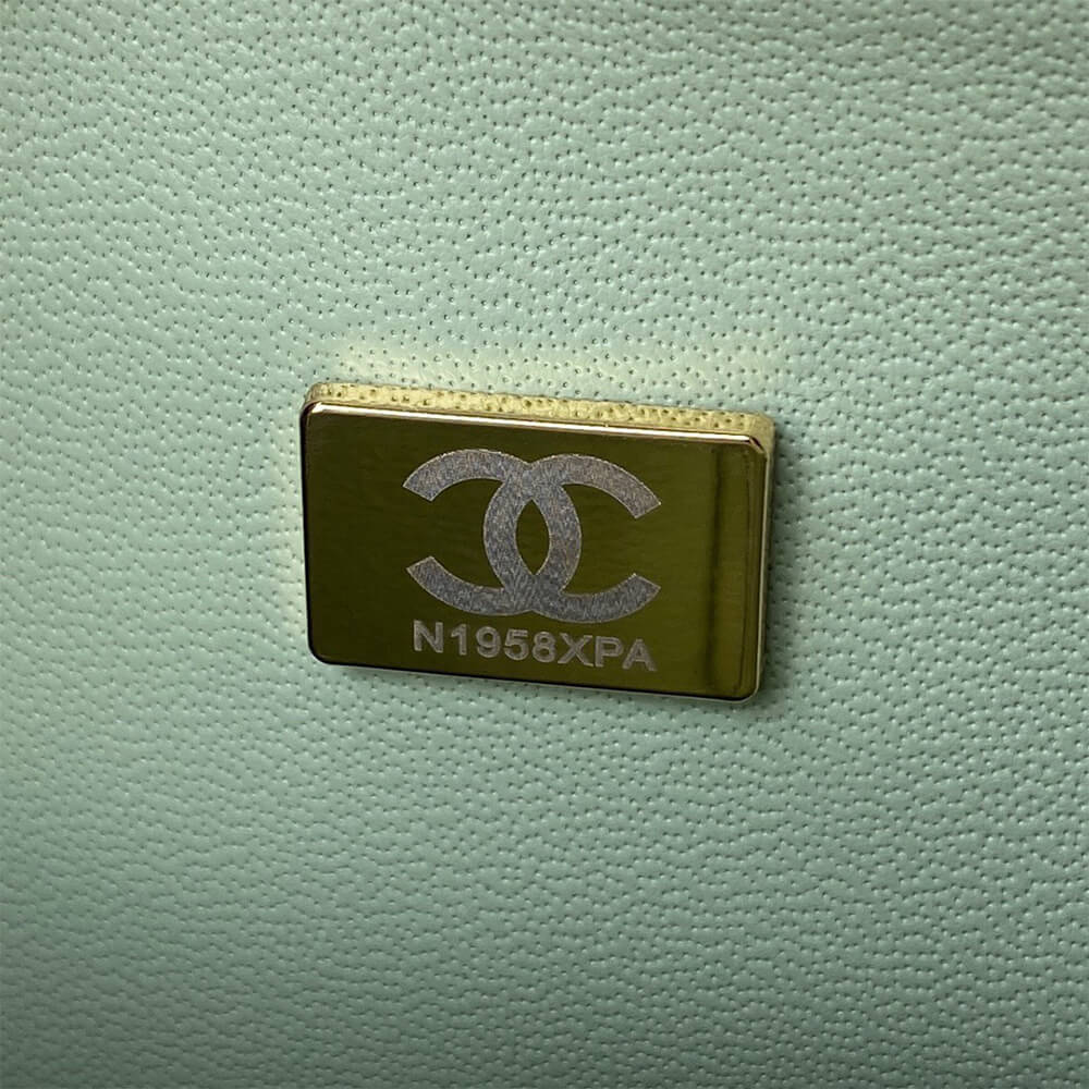 Ch*el classic flap medium gold hardware