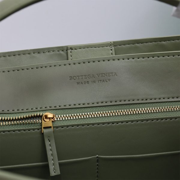 bo*te*ga Ve*ne*ta medium andiamo