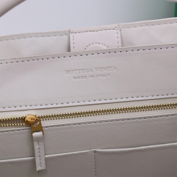 bo*te*ga Ve*ne*ta medium andiamo