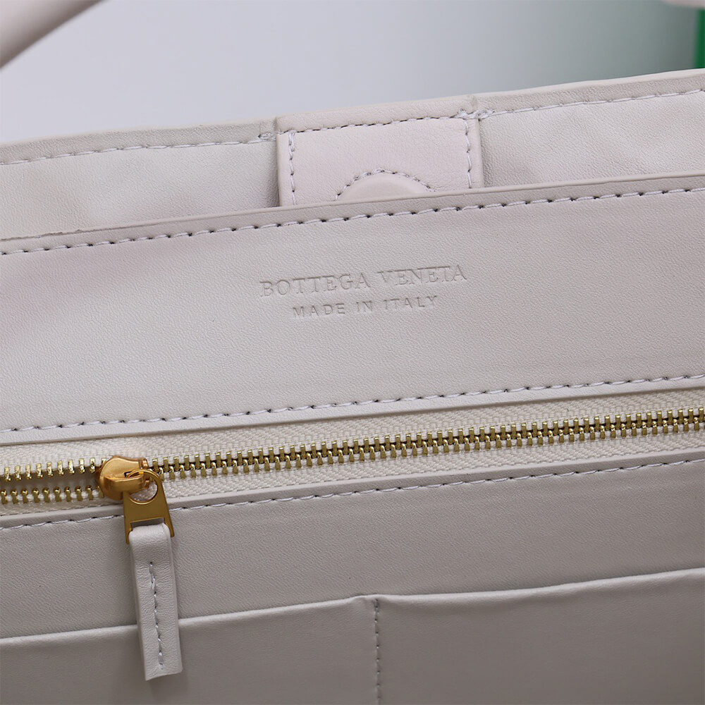 bo*te*ga Ve*ne*ta medium andiamo