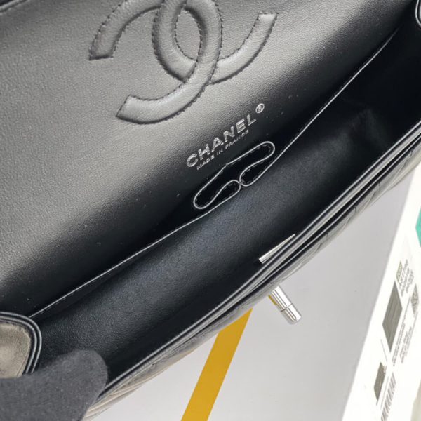 Ch*el classic chevron medium flap