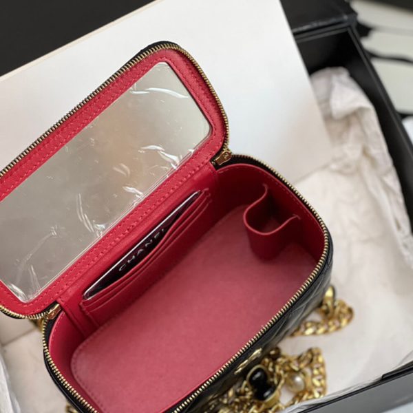 Ch*el vanity with chain