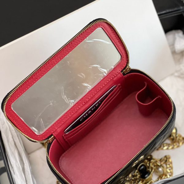 Ch*el vanity with chain