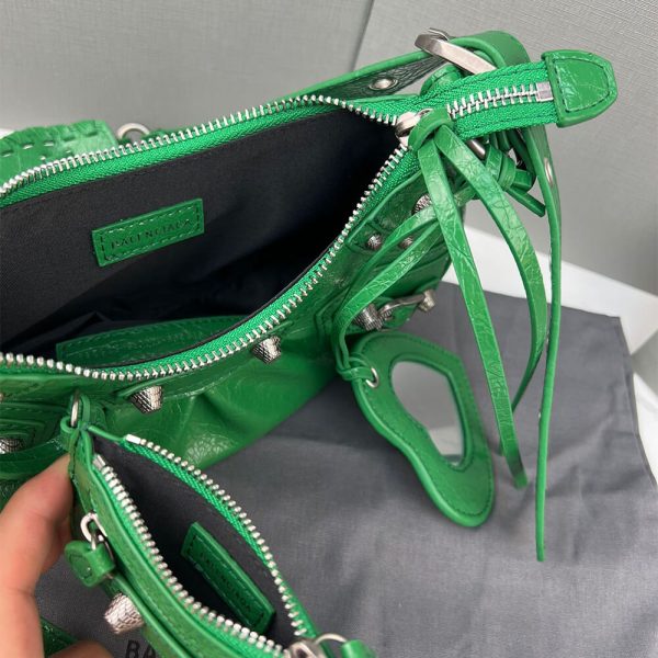 Ba*len*cia*ga womens le cagole xs shoulder bag