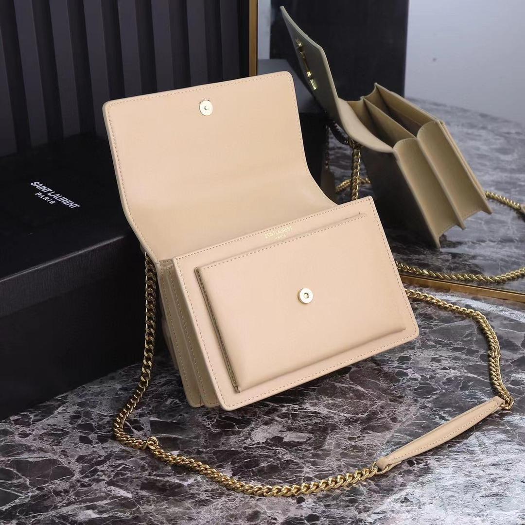 SUNSET MEDIUM CHAIN BAG IN SMOOTH LEATHER